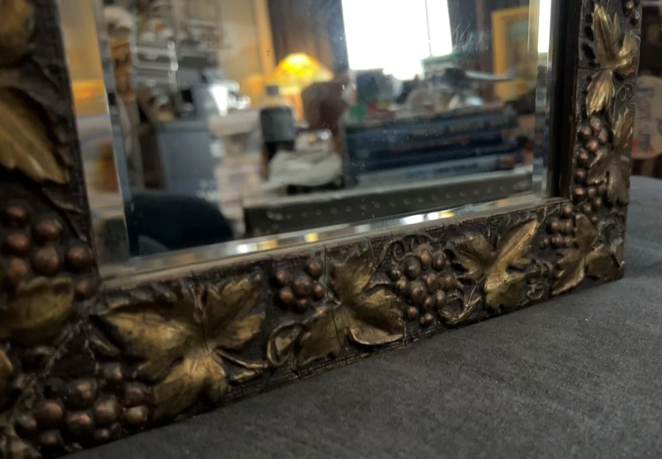 Espejo de pared de vidrio biselado con marco de madera de yeso dorado de colección uvas y hojas de vino 15x12 Foto 4 de 4