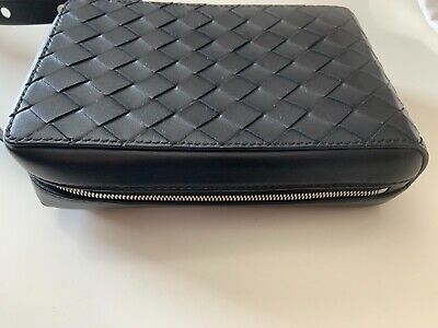 NEW Bottega Veneta Intrecciato Leather Zip Around Crossbody NEW Bottega Veneta Intrecciato Leather Zip Around Crossbody