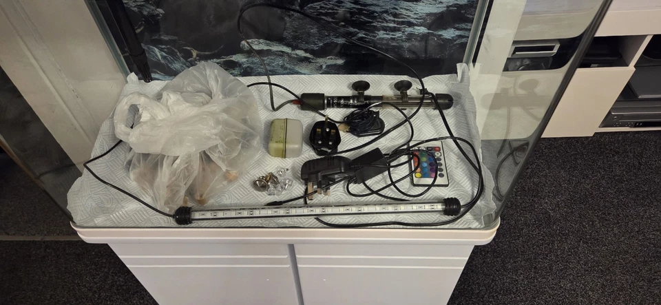 Fish Tank with Stand and Accessories aquarium - Image 2 of 4