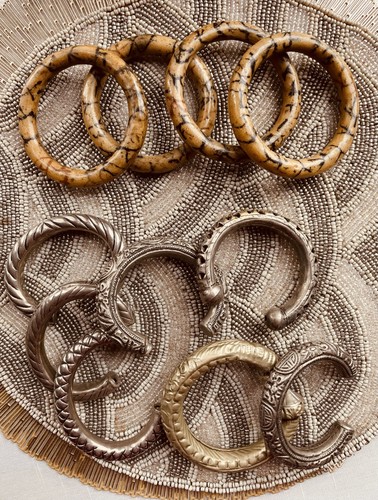 JEWELRY LOT - SEVENTEEN FASHION BRACELETS - Very Eclectic Assortment