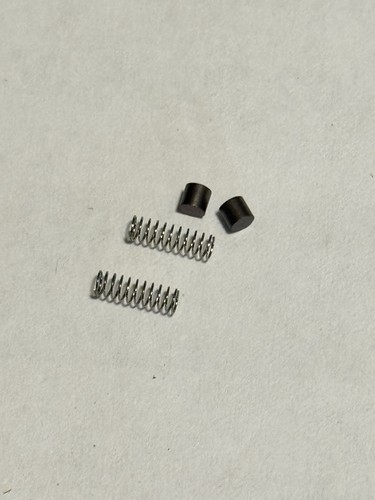 Lima Ricambi Set 2 Molle + 2 Carboncini Motori scala N 620704 | Condition: Nuovo