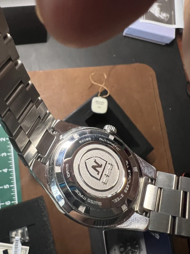 Reloj Nivada Grenchen F77 esfera azul con fecha 84 de 300 usado solo 2 veces Foto 4 de 4