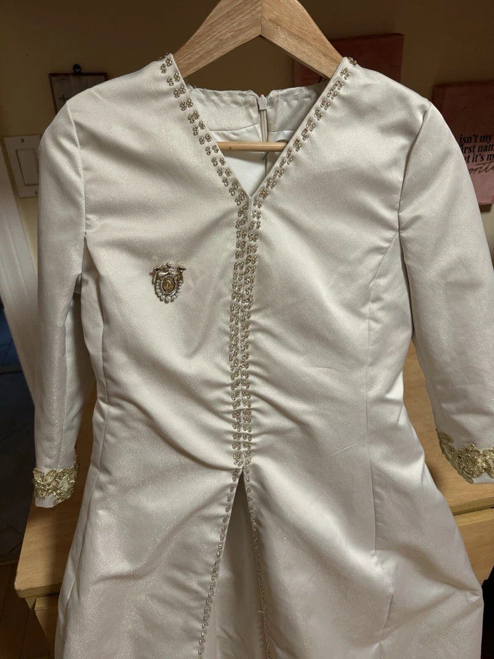 Precioso Disfraz Completo Para Mujer Inspirado en Coronación Reina Camila. Talla 6/8 Foto 4 de 4