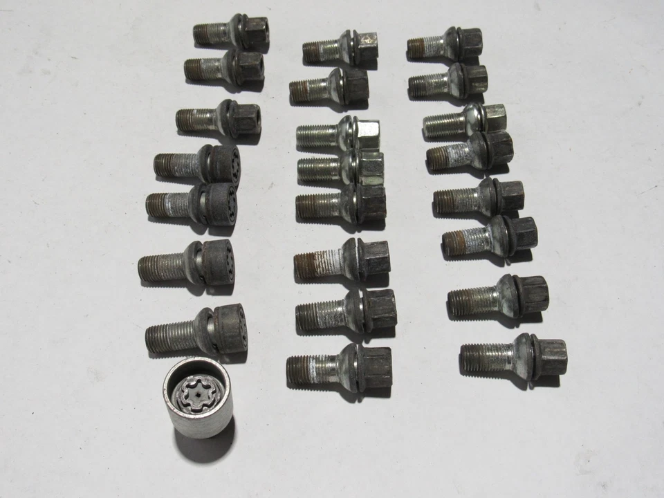 Juego de 24 tuercas de tuerca de rueda 12-18 para Audi RS7 C7 2016; Foto 3 de 4