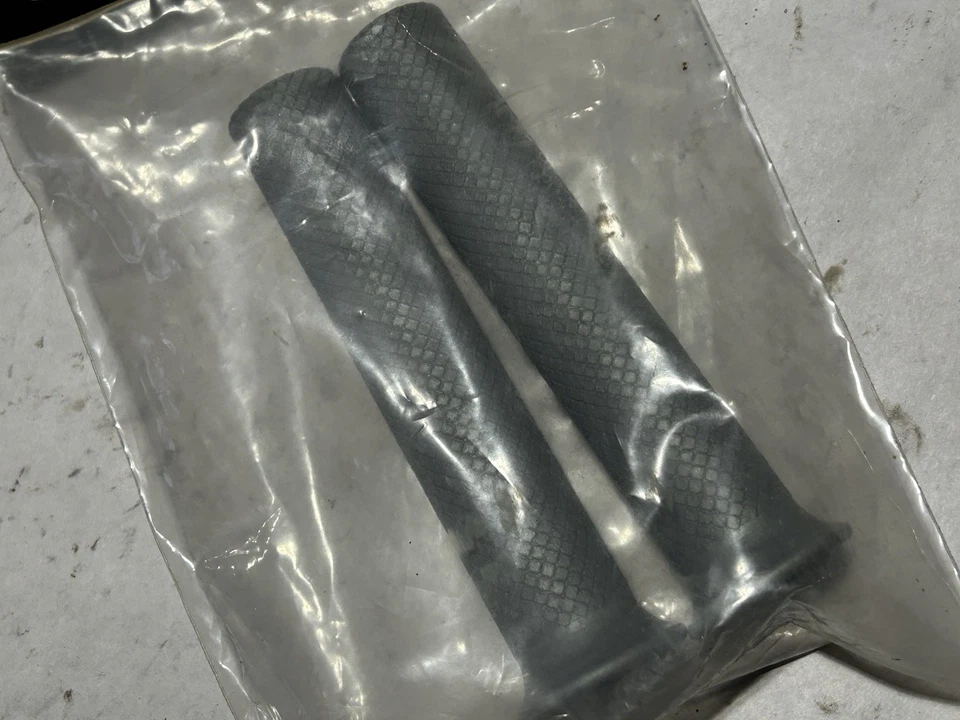  Arctic Cat Snowmobile zr zl 500 600 800 gray silver Handle Bar Grip 2639-446 - Image 3 of 3