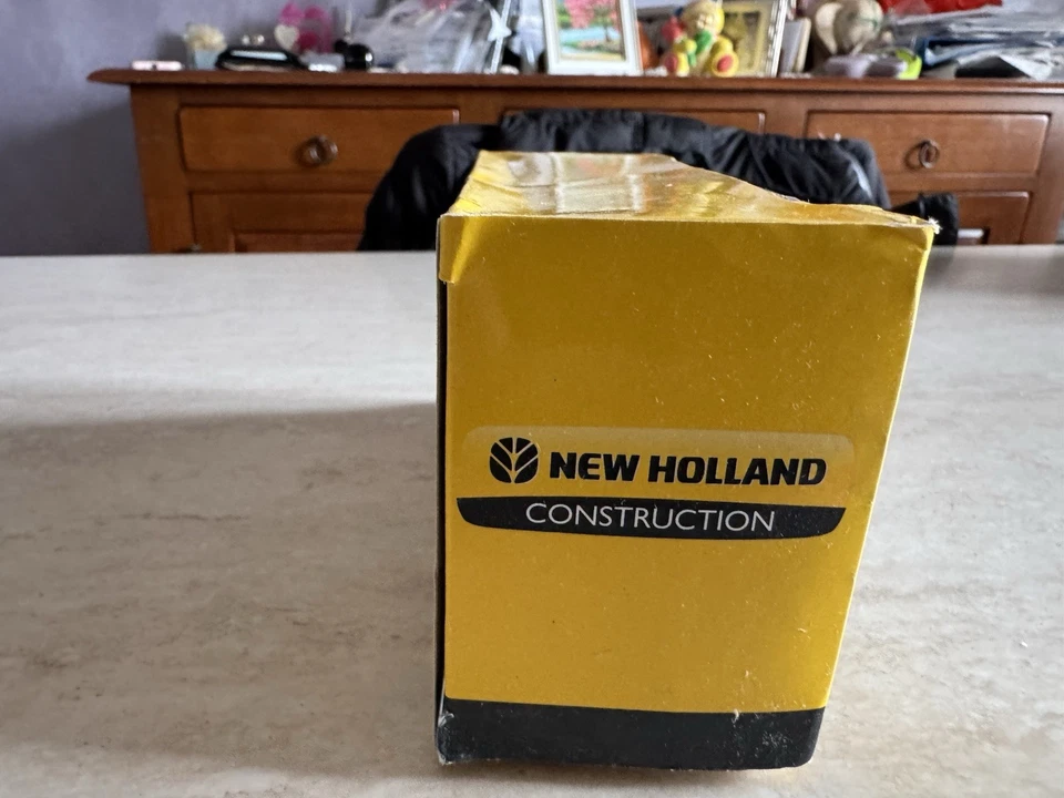 MEZZO DA LAVORO STRADALE NEW HOLLAND ESCAVATORE CINGOLI 1:87 NUOVO DA COLLEZIONE - Immagine 4 di 4