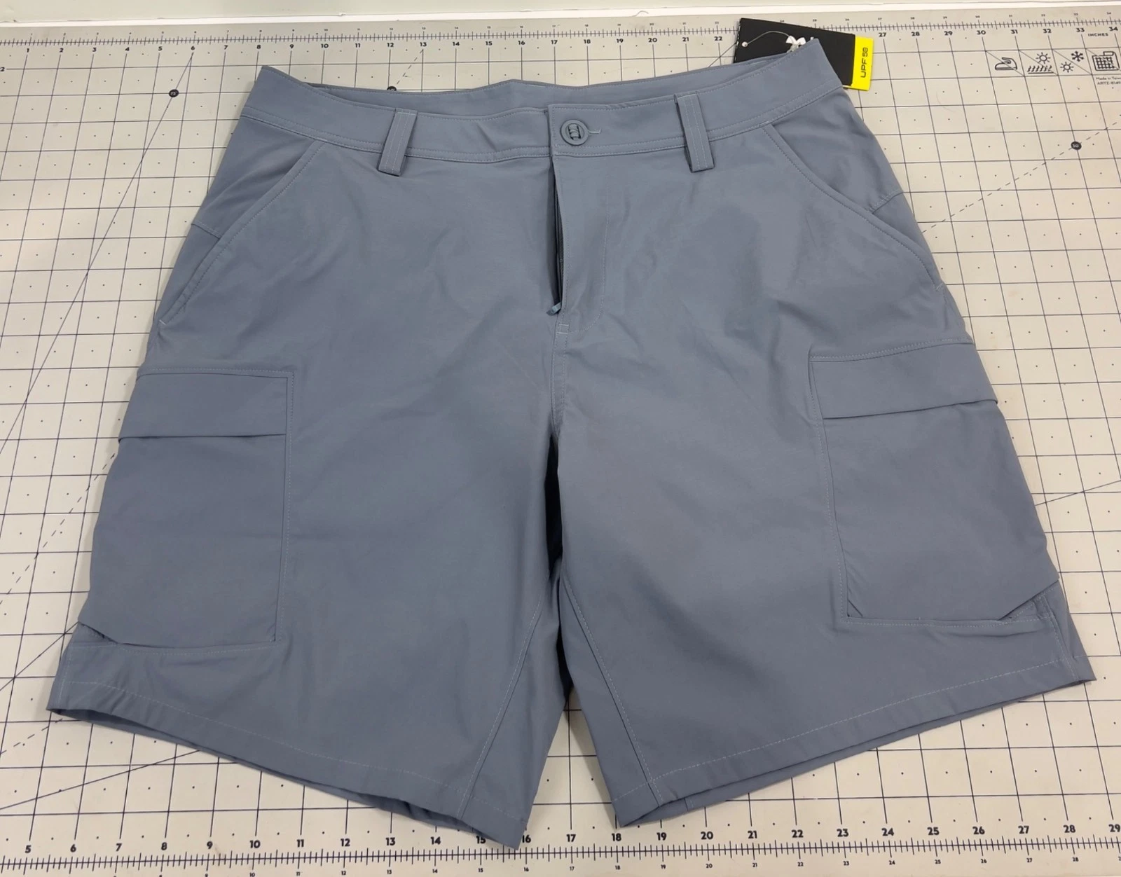 Under Armour Men’s Fish Pro 2.0 Cargo Shorts Size 34 Loose Fit