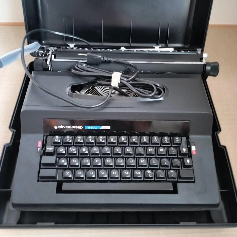 SILVER-REED 6100 Typewriter, New/Unused, with Case, Retro Vintage Japan - Image 2 of 4