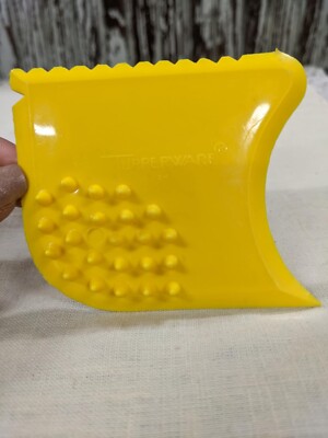 Tupperware Scrape Em All Multipurpose Kitchen Gadget Scraper Scrubber  Yellow