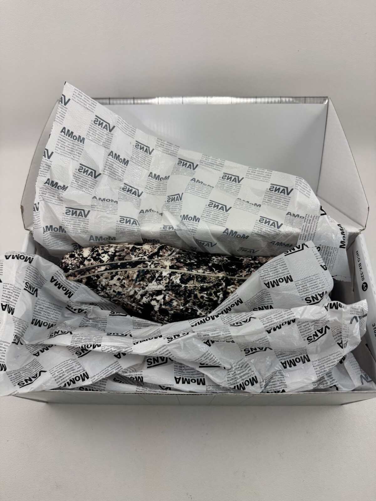Vans Authentic MoMA Camo Jackson Pollock Limited Sold-out US 8.0 HTF image 6