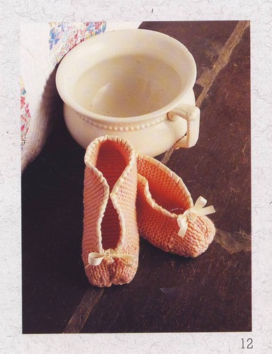 Vintage Patons Craft Ideas For The Home-Shawls/Socks/Doyleys/Cot Cover/Slippers - Picture 10 of 16