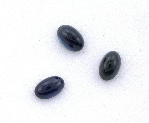 EIN 5 mm x 3,4 mm Oval Natur Blau Saphir Cabochon Cab Edelstein EBS7935