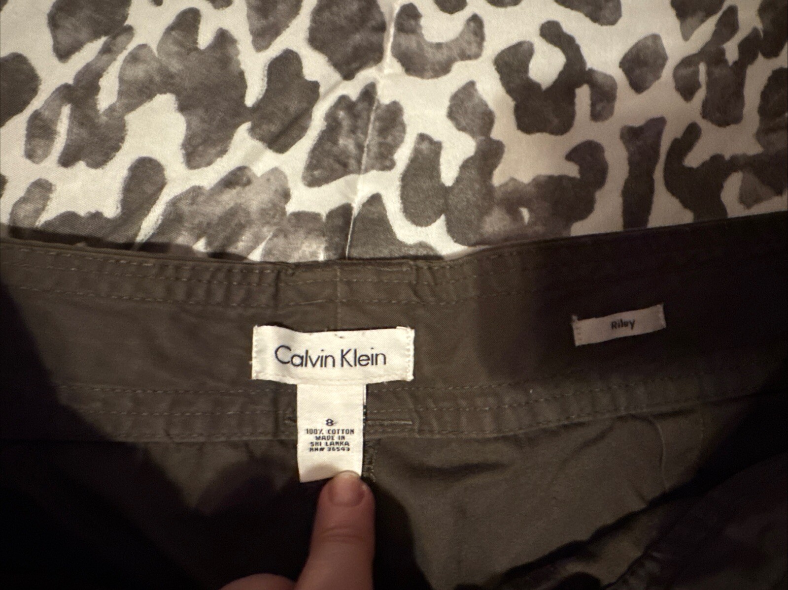 Calvin Klein Green Cotton Mid Rise Riley Cheeky Chino Womens Shorts Size 8 image 3