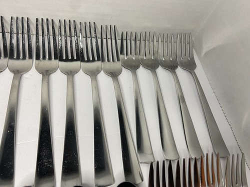 Oneida Stainless Flatware Set 40 Pc Modern Square Handle Knives Forks Spoons - Picture 10 of 15