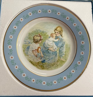 Vintage Mother's Day Avon Tenderness Collectible Plate 1974 Great Gift!   ️