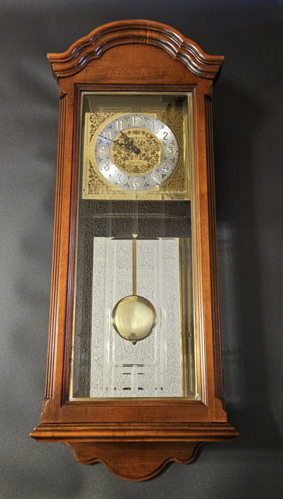 Wall Clock Howard Miller With Dual Chimes Pendlum