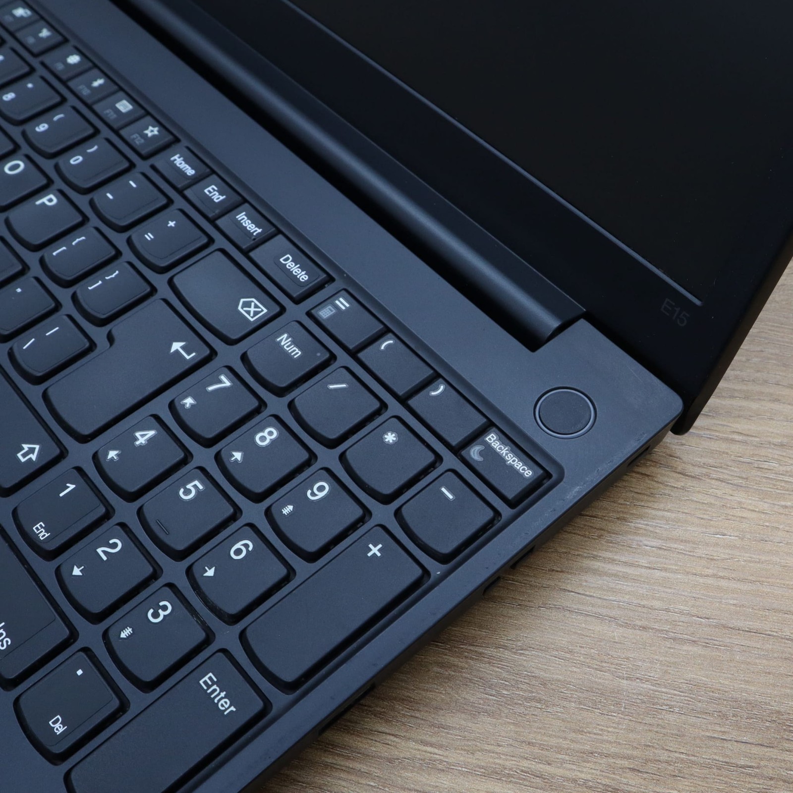 Lenovo ThinkPad E15 G2 con Ryzen 5 e 16 GB di RAM foto 6