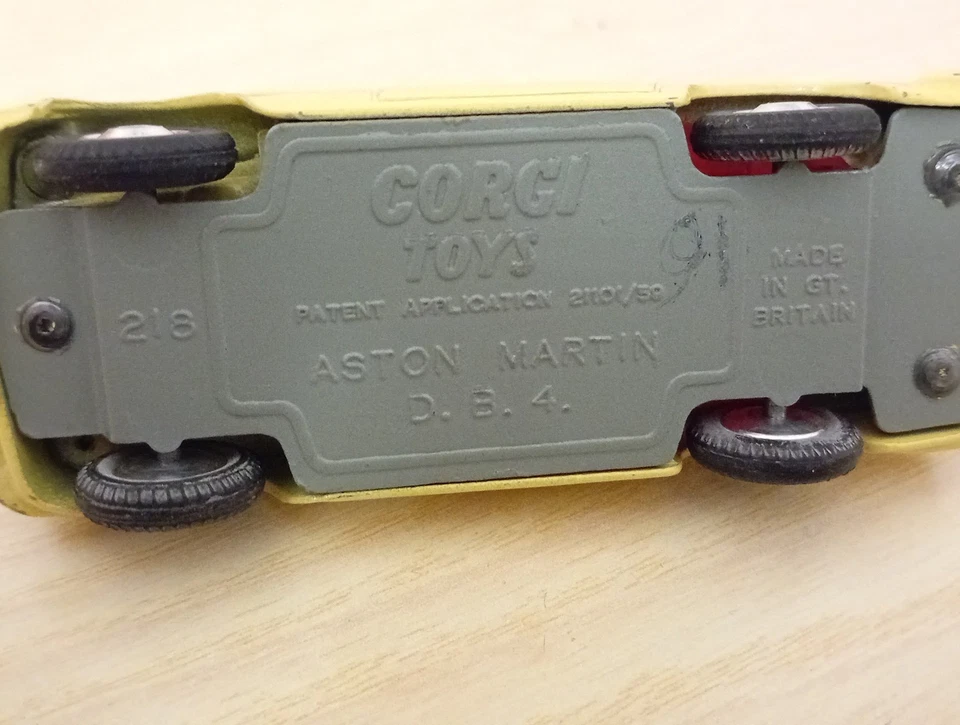 Modellino ASTON MARTIN DB4 scala 1/43 ORIGINALE CORGI TOYS - Immagine 4 di 4