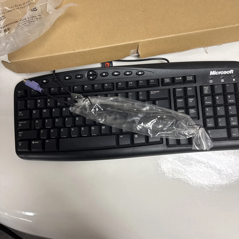 Microsoft Wired Keyboard 500 Model Number Rt 2300 - Image 2 of 4