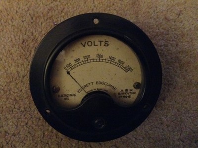 Luftfahrtministerium Bakelit Voltmeter datiert 1940 mit Krone & AM RAF re 10A/2060