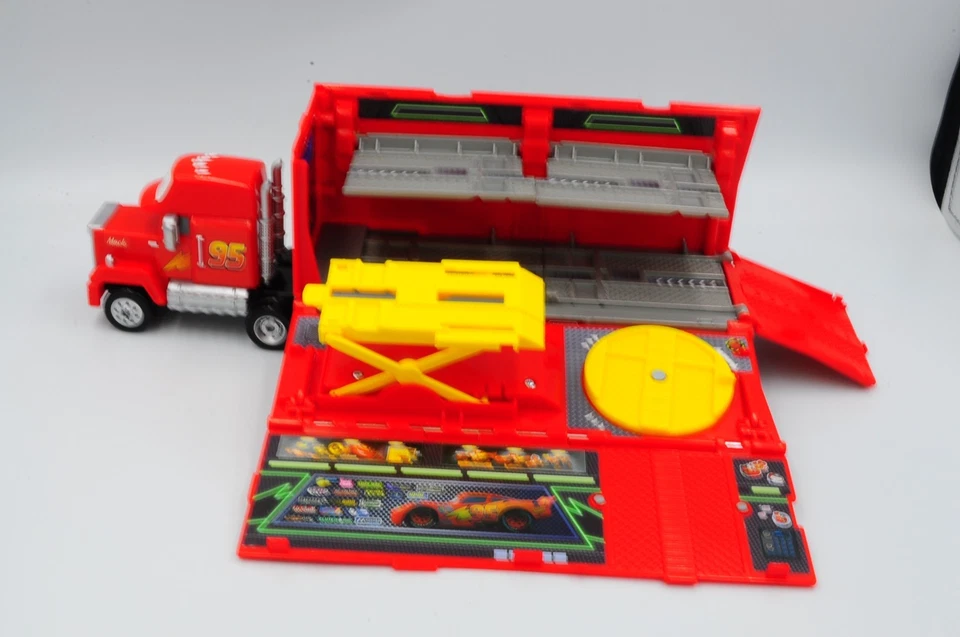 ¡Juego de remolque de mantenimiento Tomica de autos Disney! Coches Mack 1 tipo de Japón Foto 4 de 4