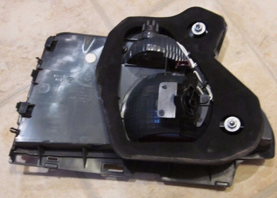 Luz de freno trasera izquierda interior OEM 63217199637 BMW F07 550i 535ix GT 10-16 Foto 2 de 4