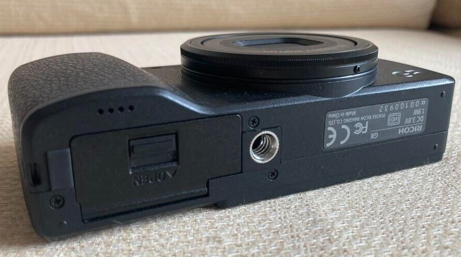 RICOH GR First generation APS-C digital camera Black Rare RICOH GR First generation APS-C digital camera Black Rare