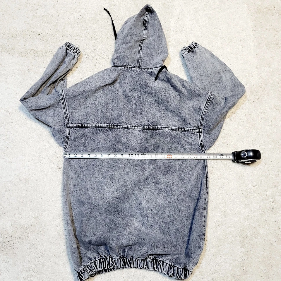 Pulôver Boohoo azul denim com capuz feminino 6 cinza lavagem ácida tamanho grande skatista grunge - Imagem 4 de 4