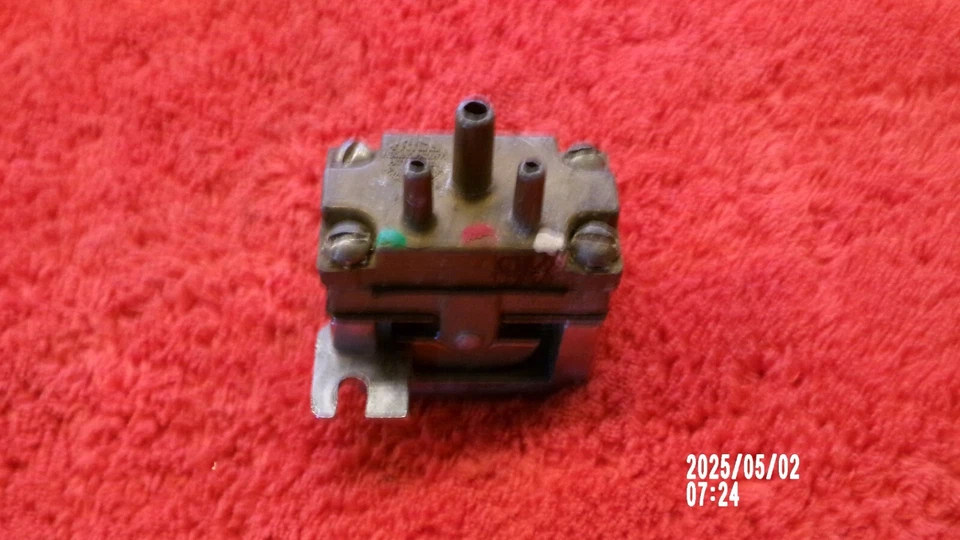 1962 1968 Cadillac Buick Olds Vacuum Power Door Lock Switch Foto 2 de 4