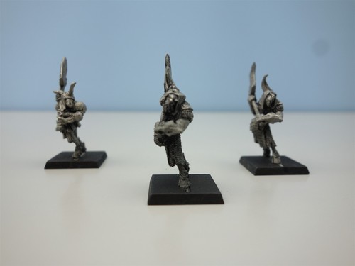 Warhammer Fantasy Beastmen AoS Beasts of Chaos - Pestigors (unpainted oop metal) - Picture 3 of 4