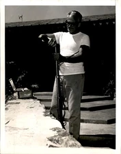 GA236 1960 Original Photo SENATOR BARRY GOLDWATER MUZZLE LOADER TARGET PRACTICE