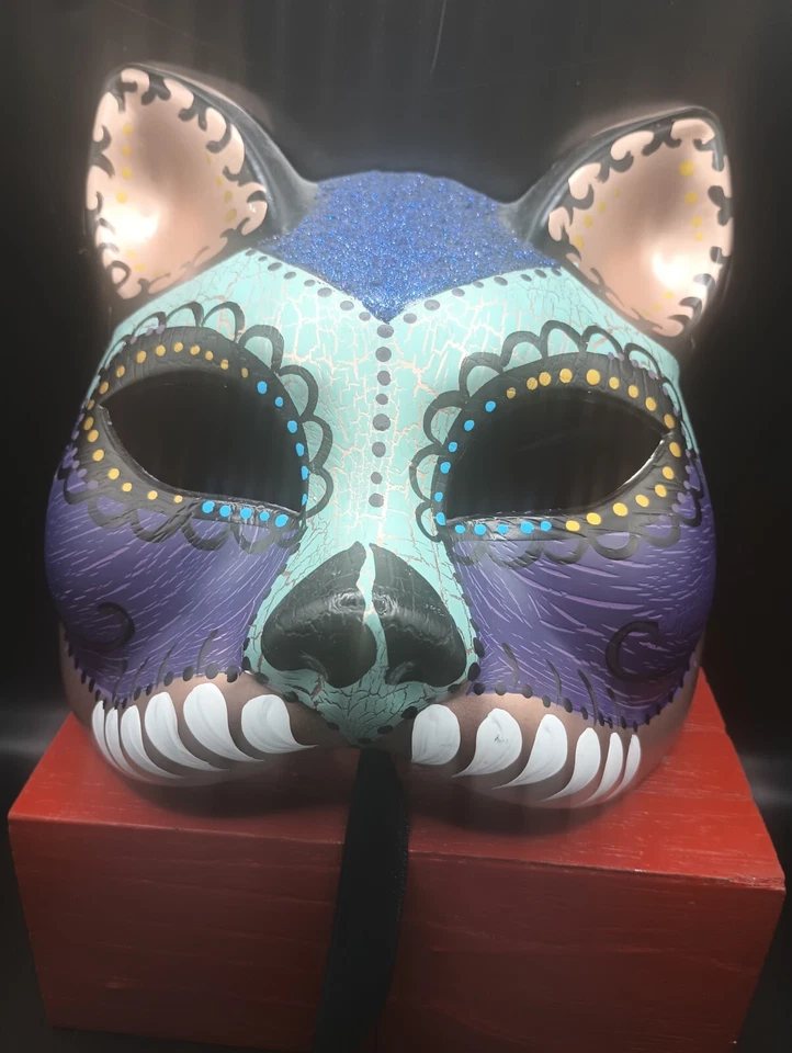 Mardi Gras Style Cat Masks (2 Masks) -4 X 6.5 X 6 inches-very good condition - Image 2 of 4