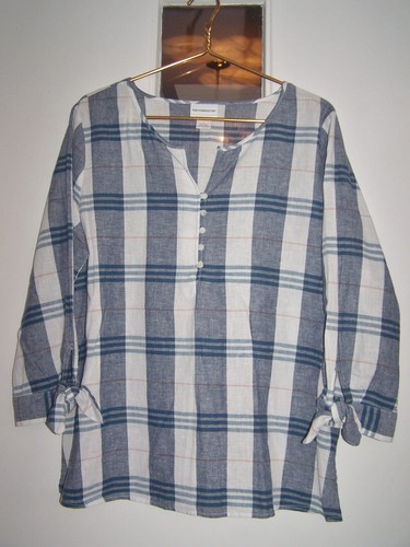 WOMEN'S TOP~BLUE/WHITE PLAID~SZ L~LIZ CLAIBORNE~NEW WITHOUT TAGS~GR8 BUY!!