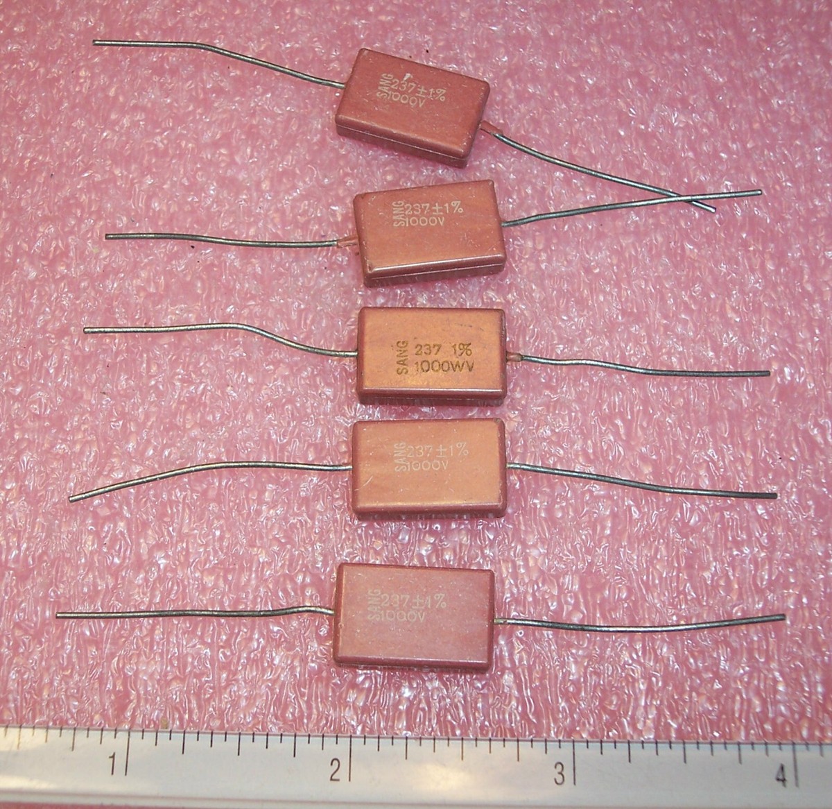 QTY (5) 237pf 1000V 1% AXIAL MOLDED MICA CAPACITORS 1KV AM237F1KV