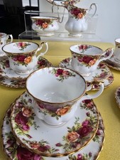 Original Country Roses Royal Albert China Set 1960s 22 carat gold rim