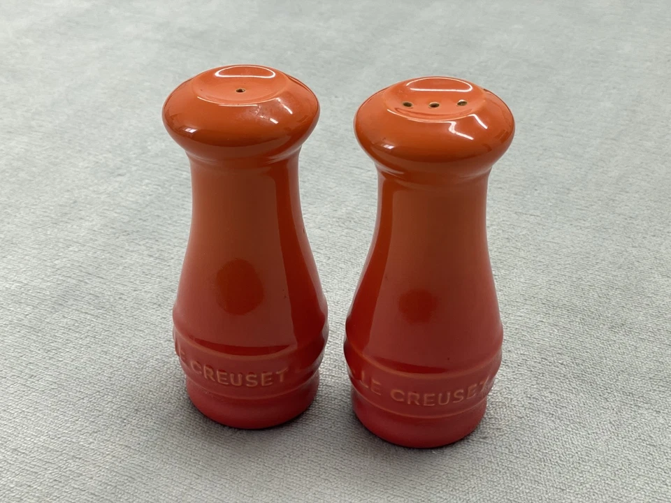 Juego de saleros y pimenteros Le Creuset rojo llama naranja gres cocina comedor Foto 2 de 4