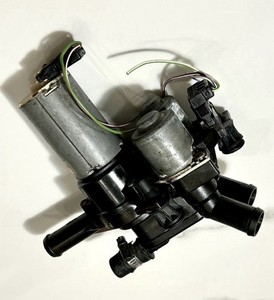 Mercedes Benz  E-Class W124 heating control valve duo valve 0018303784 Tested