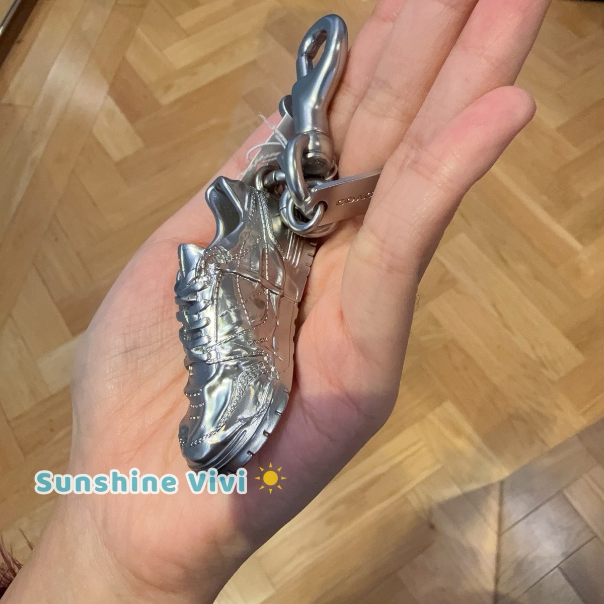 レア✨　美品 COACH SOHO シグネクチャー アクセサリーポーチ チャーム NWT Coach Soho Sneaker Bag Charm CCF86 Silver | eBay