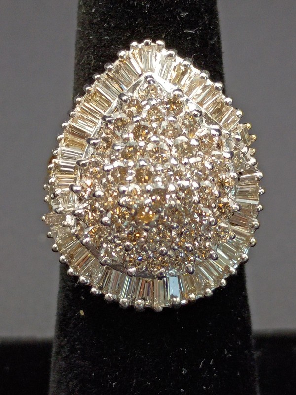 BREATHTAKING Ladies two tone 14k Diamond Cluster Pear Shape Ring.