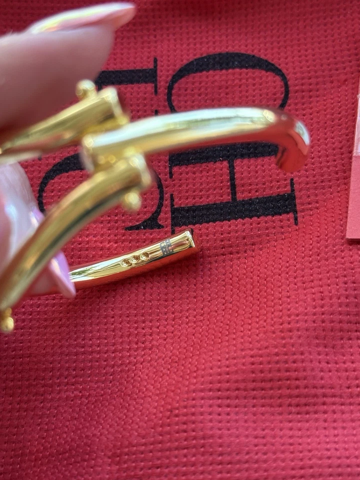 NUEVO SIN ETIQUETAS Auténtico Conjunto de Joyería Carolina Herrera Chapado en Oro CHCH Perlas Puño S/M Foto 3 de 4