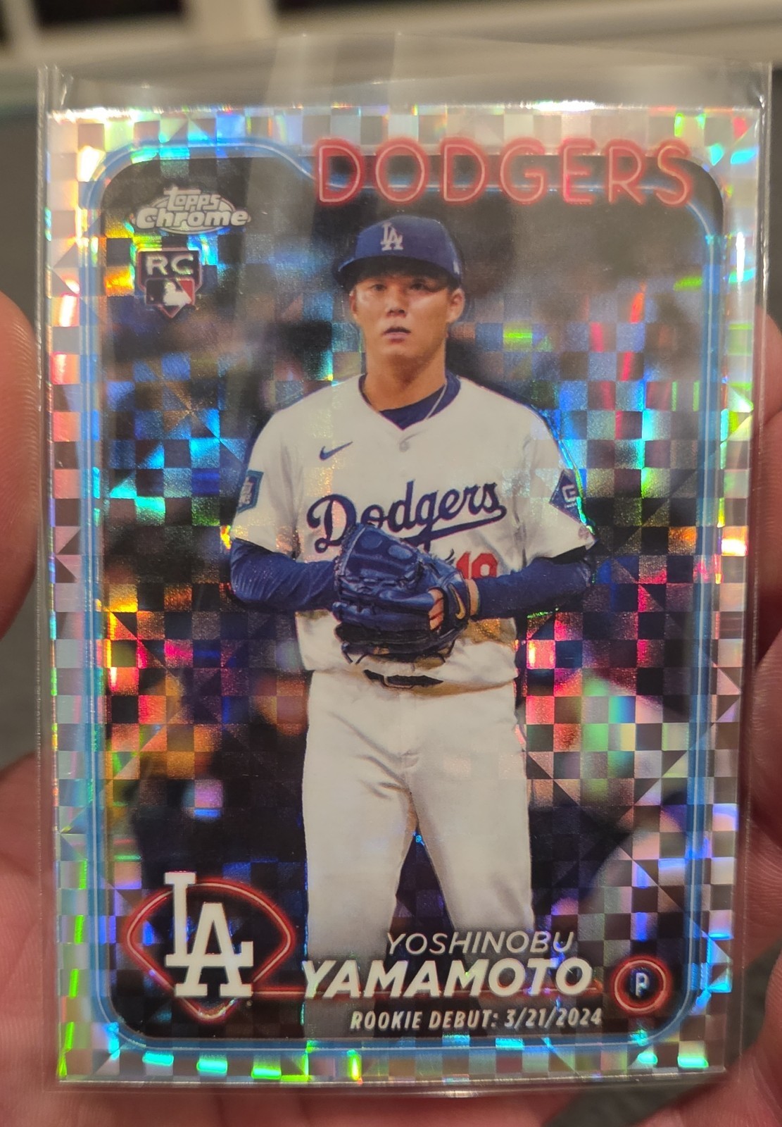 2024 Topps Chrome - Yoshinobu Yamamoto #18 X-Fractor (RC)