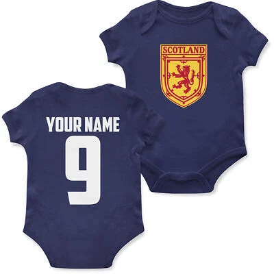 THE CLOTHING SHED Personalisierter Schottland Abzeichen Strampler Sportveranstaltung Baby europäischer Fußball Babi...