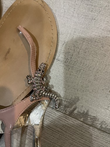 Audrey Brooke pink flip flops with alligator 8 - Picture 2 of 4