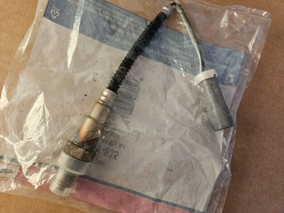 Sensor de oxígeno Motorcraft DY-835 Ford XL3Z9F472AA UPSTREAM ECO 6,8 L Foto 2 de 4