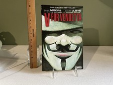V for Vendetta by Alan Moore & David Lloyd Vertigo 2005 Paperback VG