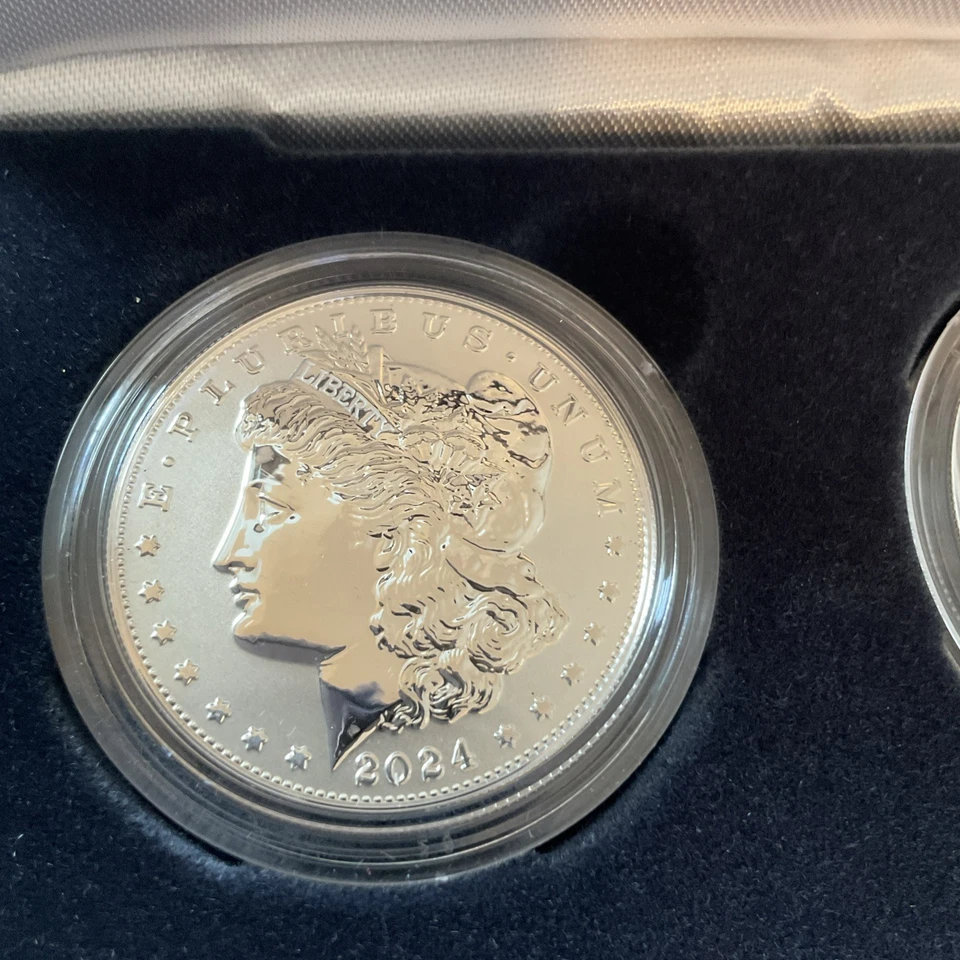 Juego de dos monedas Morgan and Peace Dollar 2024 a prueba inversa acuñadas en San Francisco Foto 3 de 4