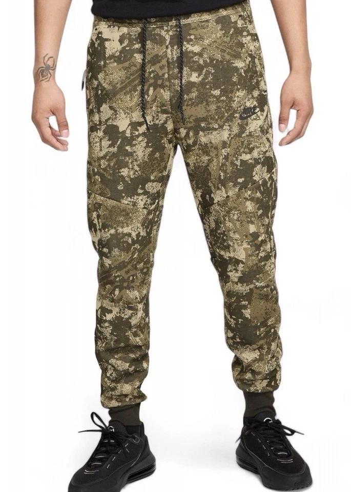 Pantalones deportivos Nike Sportswear Tech polar camuflaje verde HV5053-276 talla pequeña Foto 3 de 4