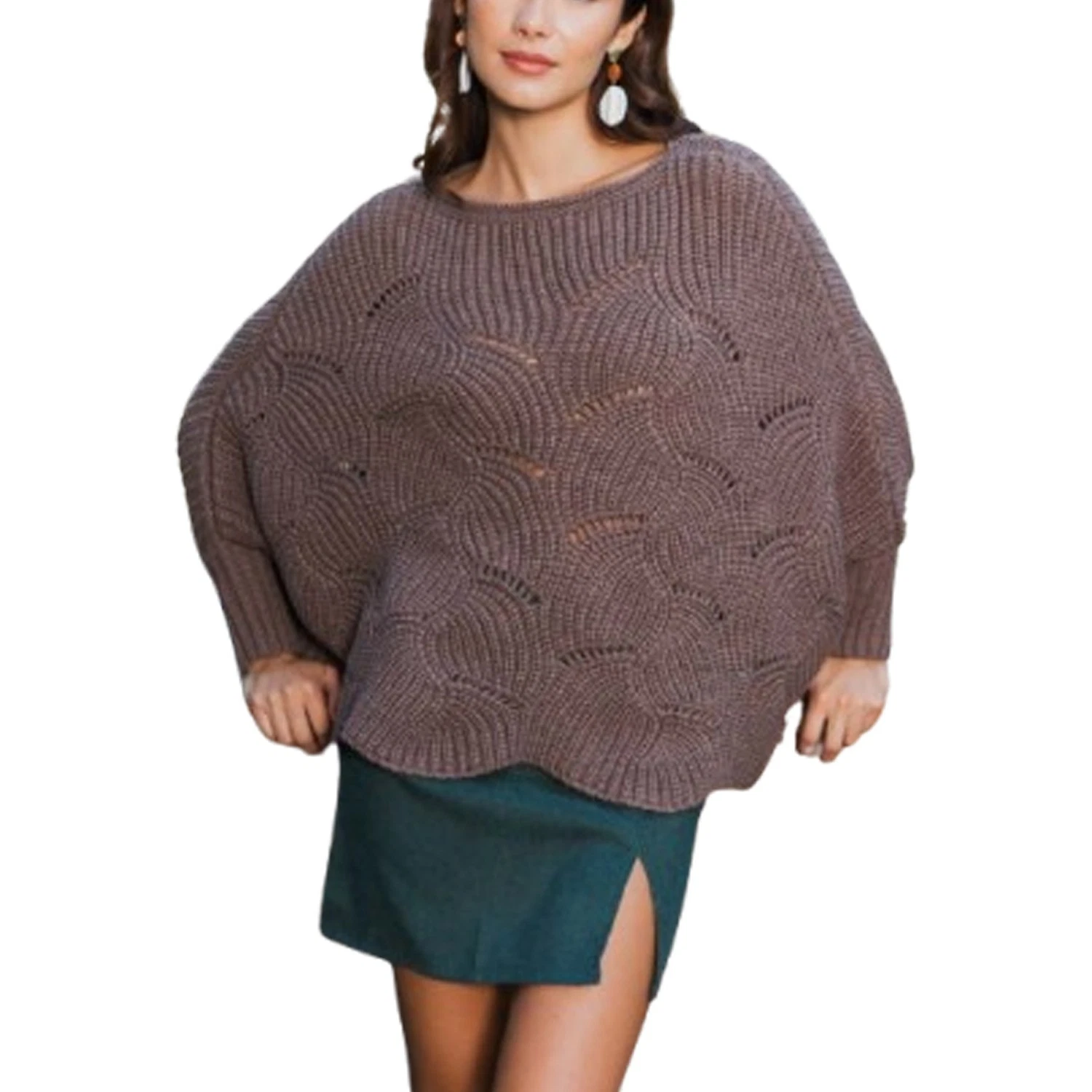 Lightweight Ribbed Poncho with Scallop Trim – Chic & Warm