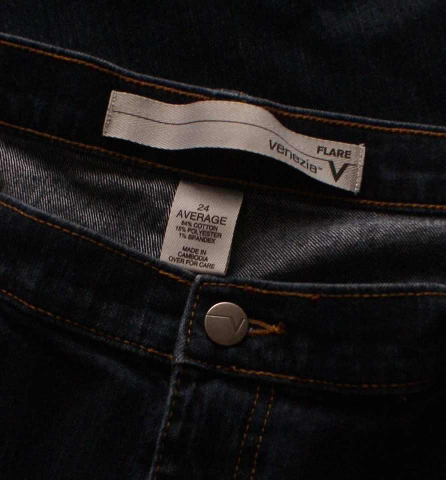 Lane Bryant Venezia Denim Flare Leg Jeans Dark Blue Women’s Size 24 AVG (45X32) - Image 3 of 3