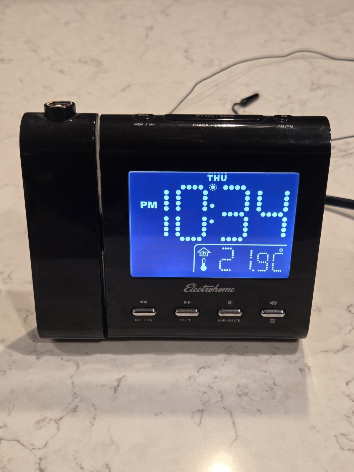 Electrohome Projection Alarm Clock With Am Fm Radio Battery EAAC601 Home Décor